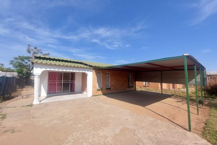 For Sale: House in Roodepan with 2 bedrooms, secure parking, and garden space.