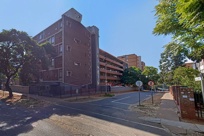 Secure Retail Garage Storage in Pretoria Central - 24/7 Access, Safe Environment. To Rent!