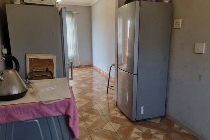 Eldorado Park House For Sale: 2 bedrooms, security, potential for expansion.
