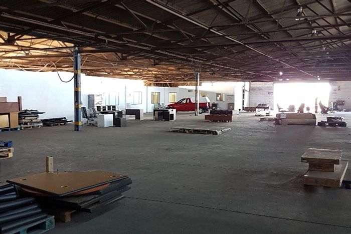 Isando Industrial Warehouse To Rent: 3-phase power, large roller doors, secure park.