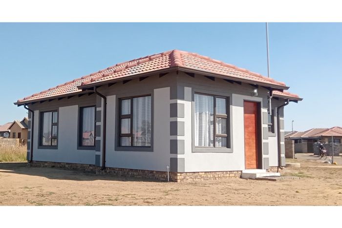 Riversdale House For Sale: 2 Bedrooms, no transfer duty, spacious stands available.