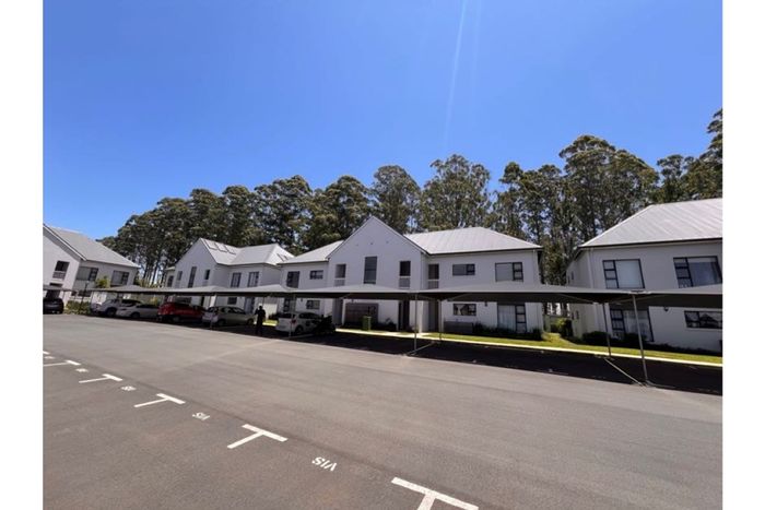 For Sale: 1-Bedroom Apartment in Everton with Pool, Garden, and Fiber Internet.