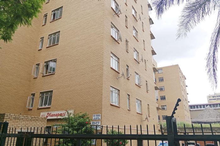 Apartment For Sale in Pretoria Central: 2 Bedrooms, Balcony, Secure Complex, Prime Location.