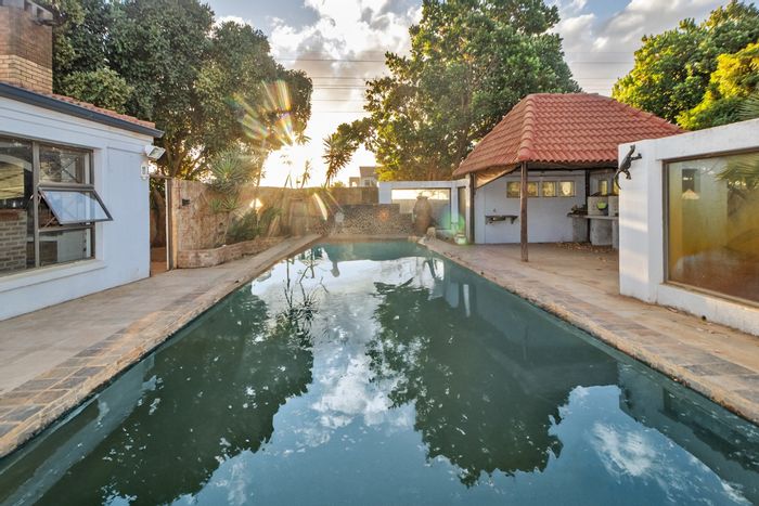 For Sale: Farm in Joostenbergvlakte with multiple accommodations, pool, and business potential.