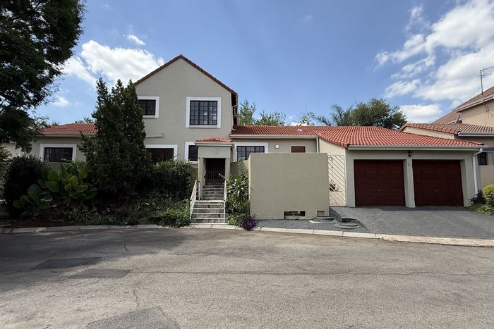 For Sale: 4-Bedroom House in Craigavon with pool, garden, and ample parking.