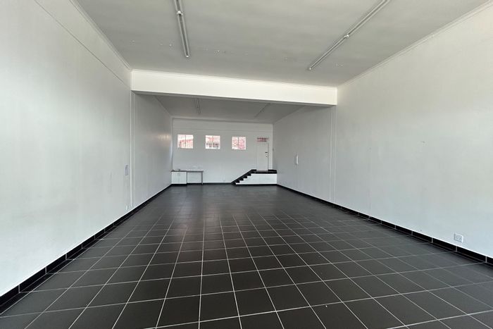 Retail space to rent in Newton Park, 100m², high visibility, customizable layout.