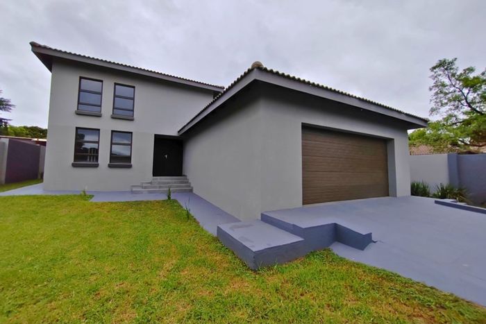 For Sale: House in Clubville with 3 bedrooms, double garage, and outdoor room.