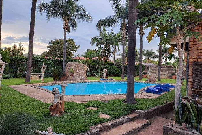 For Sale: House in Pretoria North with pool, granny flat, and secure parking.