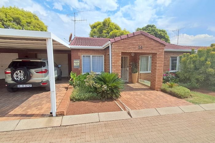 Die Hoewes Townhouse For Sale: Spacious, pet-friendly, near Gautrain and Centurion Mall.