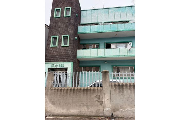 2-Bedroom Apartment For Sale in Port Elizabeth Central, near amenities and parking.