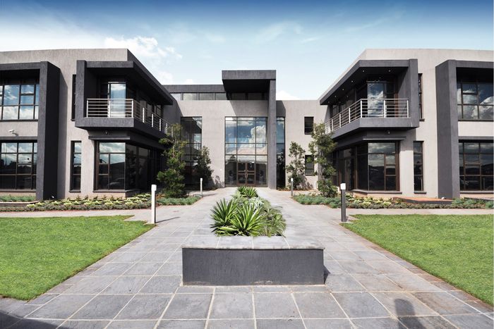 Office to Rent at Clearwater Estate: Air conditioning, sports courts, on-site restaurant.