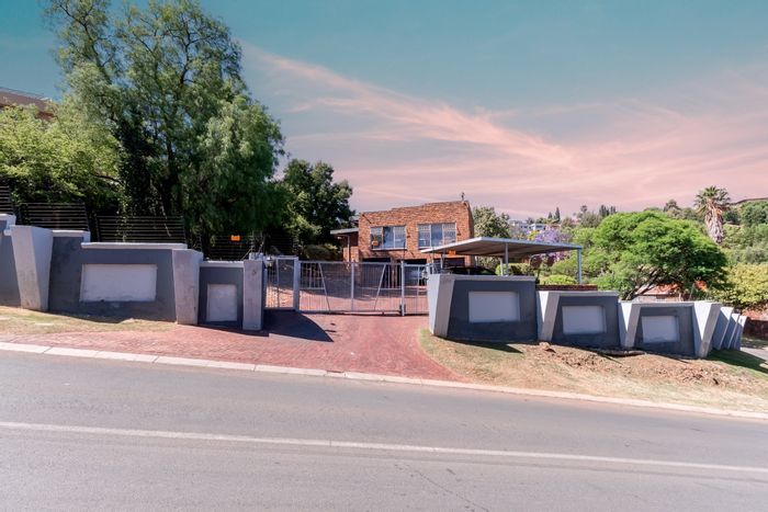 Glenvista House For Sale: 3-bed home with income-generating flatlets and ample parking.