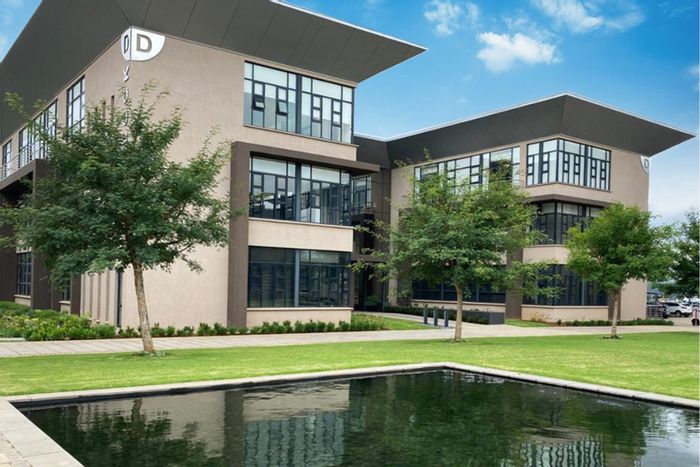Office to Rent at Clearwater Estate: Air conditioning, sports courts, restaurant, lush gardens.