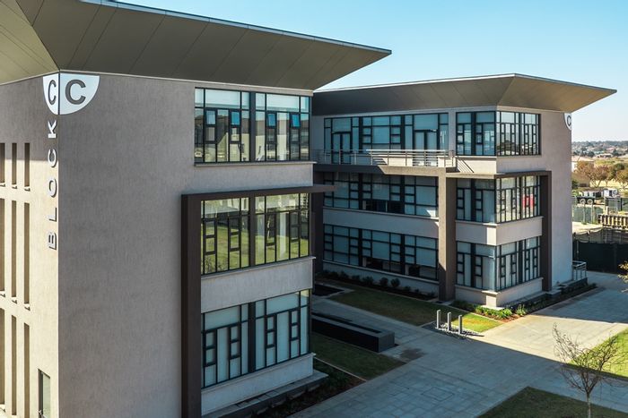 Office to Rent at Clearwater Estate: Air conditioning, sports courts, restaurant, lush gardens.