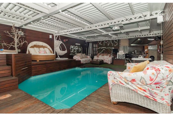 For Sale: House in Soneike with 4 bedrooms, entertainment area, and solar power.