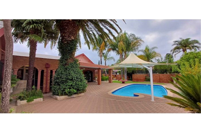 For Sale: Spacious 5-Bedroom House in Naudeville with Pool and Secure Parking.