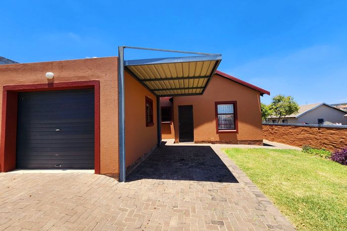 3-Bedroom Townhouse For Sale in Kosmosdal with pool, clubhouse, and pet-friendly garden.