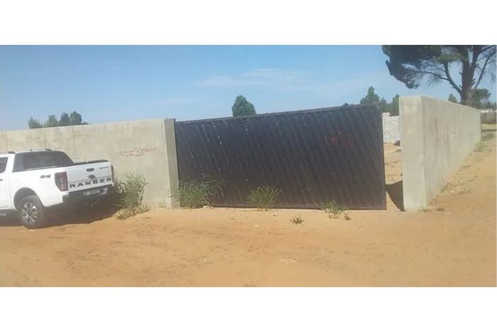 Vacant Land Residential in Chatsworth: 2400 sqm, fully walled, all services available.