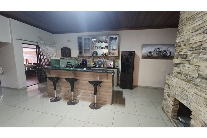 For Sale: Spacious 3-Bedroom House in Kenleaf with Pool, Garage, and Entertainment Area.