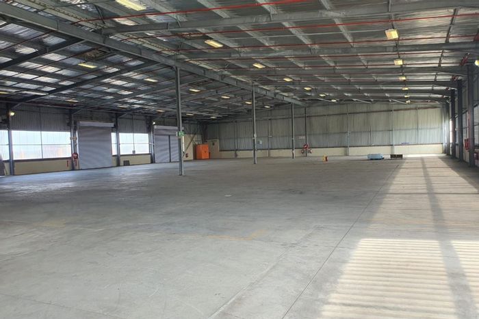 Coega Industrial Warehouse To Rent: 2386m2, secure, ample power, easy logistics access.