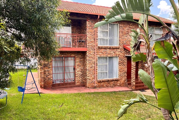 For Sale: Spacious 4-Bedroom House in Moreleta Park with Garden and Garage.