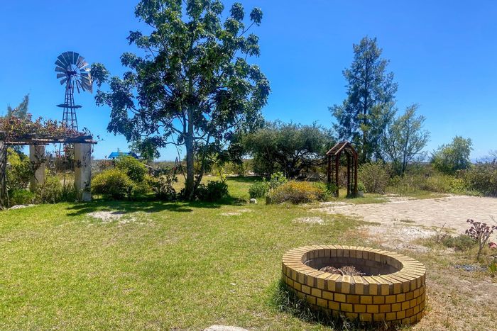 Hopefield Central Small Holding For Sale: 4-bed home, income potential, self-sufficient amenities.