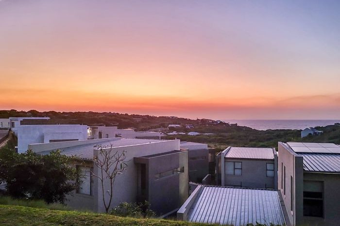 To Rent: 2-Bedroom Apartment in Zululami Luxury Coastal Estate with Sea Views & Amenities.