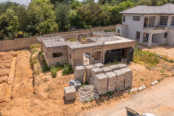 For Sale: House in North Riding with 3 en suite bedrooms and customizable layout.