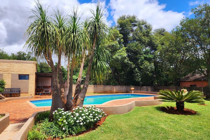 Eldoraigne House For Sale: 4 beds, pool, lapa, potential bachelor flat, ample parking.