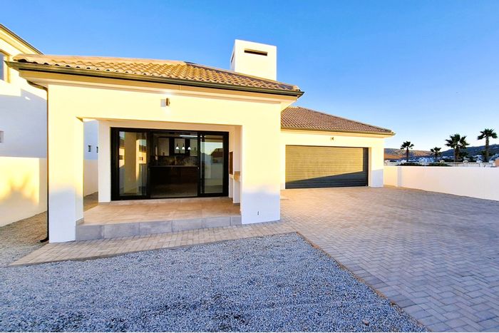 For Sale: House in Sandy Point Beach Estate, 3 beds, beach access, double garage.