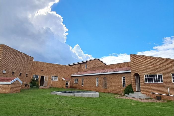 Grootfontein Country Estates Farm For Sale: Spacious home, fruit trees, and entertainment areas.
