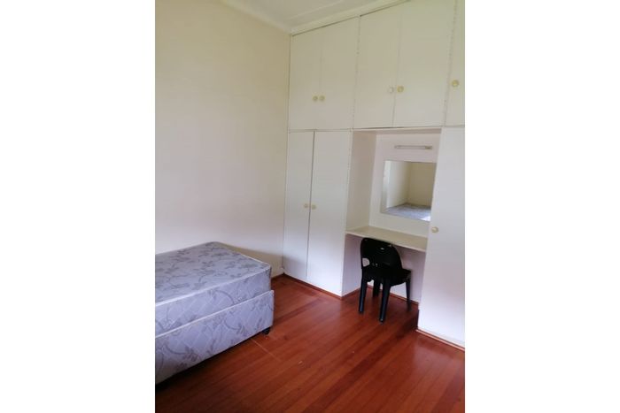 House To Rent in Scottsville: Furnished, Wi-Fi, laundry, near UKZN and DUT.