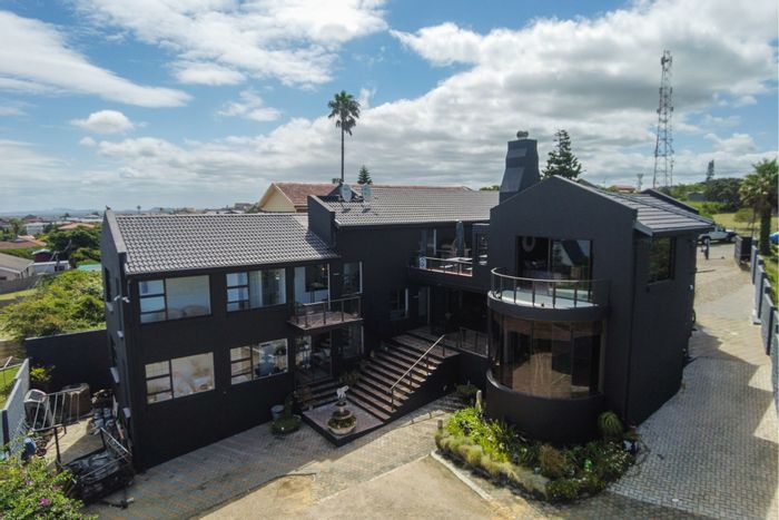 For Sale: House in Dana Bay with ocean views, 10 bedrooms, and guest flats.