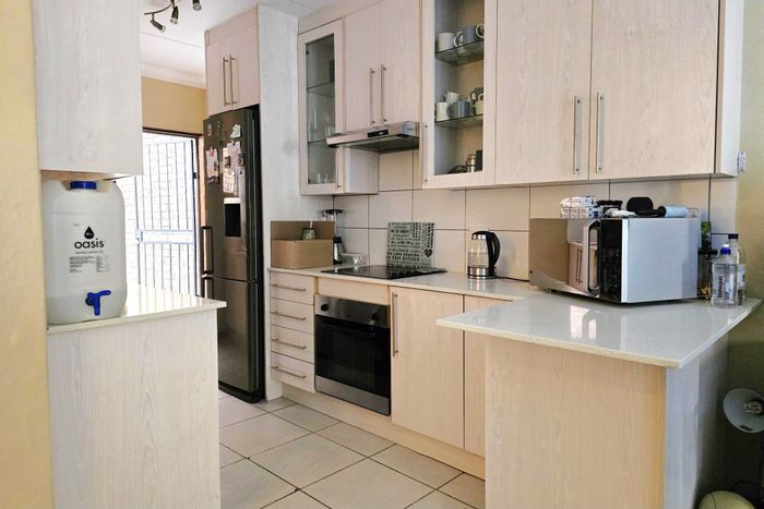 Glen Marais Townhouse For Sale: 2 Bed, pet-friendly, private patio, garage.