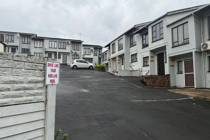 For Sale: Reservoir Hills Townhouse with garden, playground, and spacious layout.