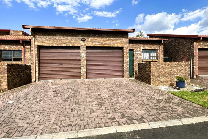 Norton Small Farms Townhouse For Sale: 3 beds, secure complex, low maintenance living.