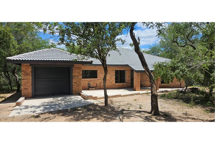 House for Sale in Marloth Park Central: 3 beds, 3 baths, 2000 m² lot.