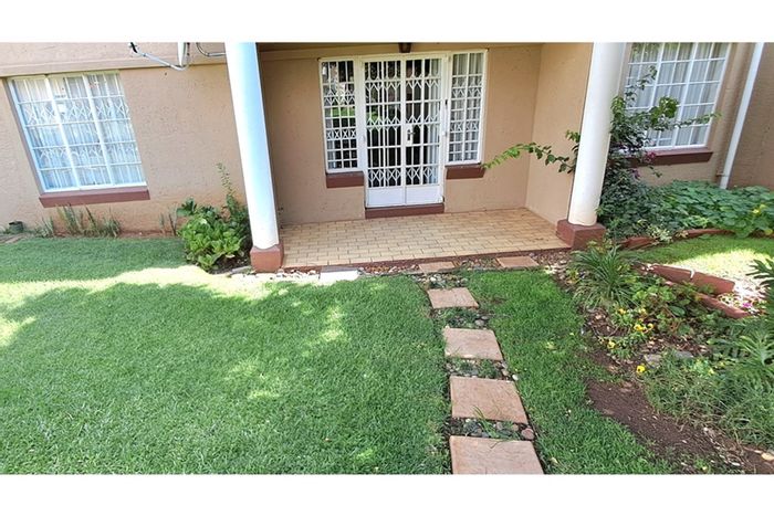 For Sale: Apartment in Parys Central with care services, gardens, and secure parking.