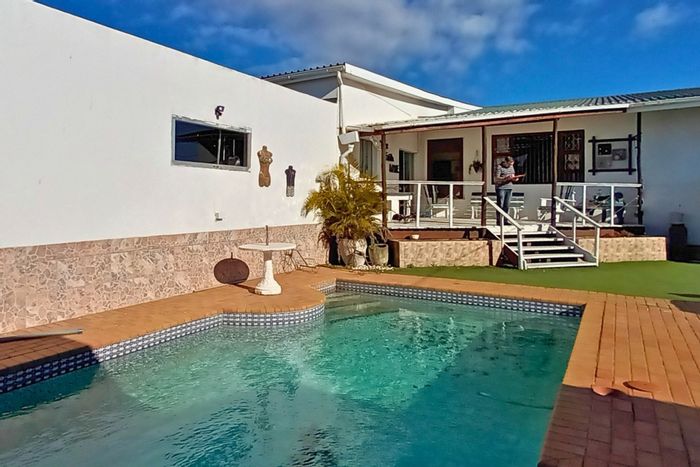 Spacious Cambridge West house with flats, pool, and study room for sale.