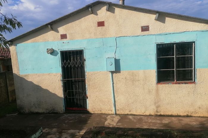 Edendale House For Sale: 2 Bedrooms, double garage, rental potential, spacious yard.