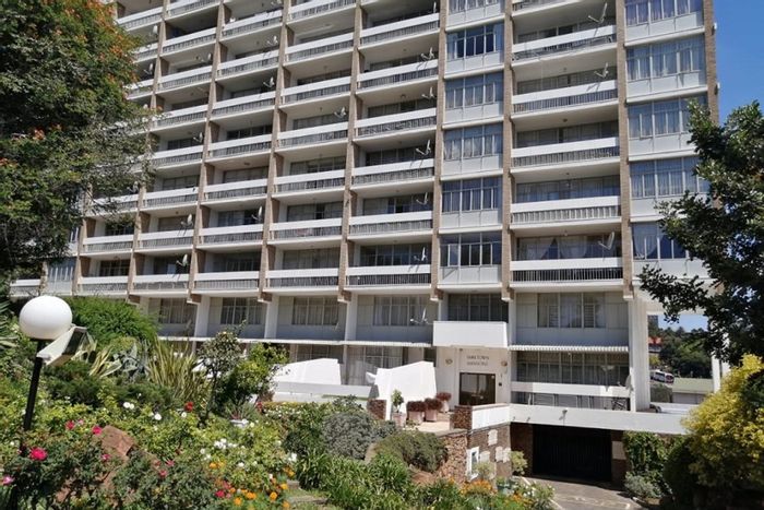 1-Bedroom Apartment To Rent in Parktown with City Views and Covered Parking.