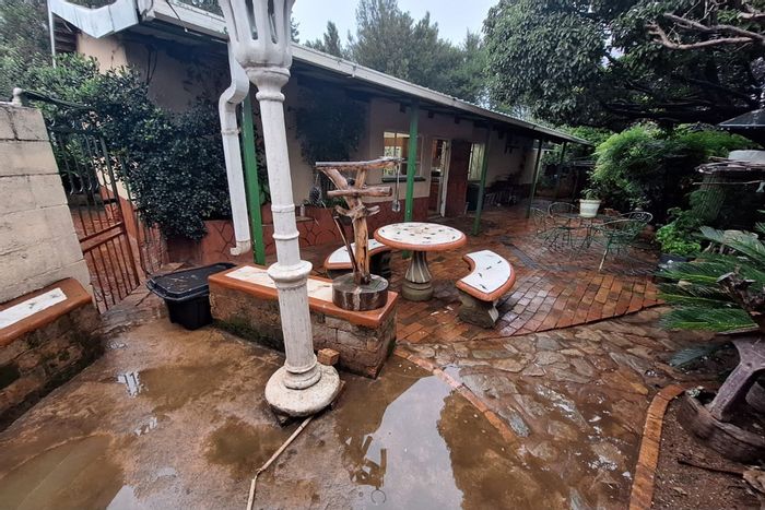 3-Bedroom House For Sale in Casseldale with entertainment area and potential flatlet.