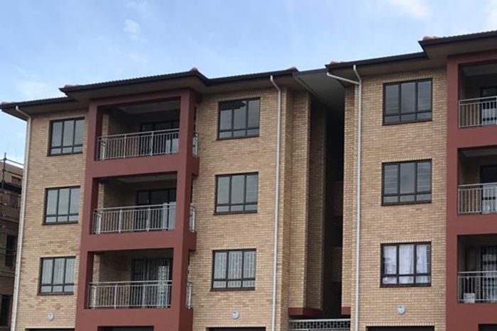 To Rent: 3-bedroom apartment with ensuite, open plan kitchen, gated complex. Verulam Central.