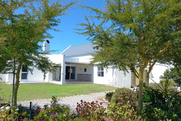 Jacobsbaai House For Sale: 3 Bedrooms, garden, garages, eco-friendly amenities.