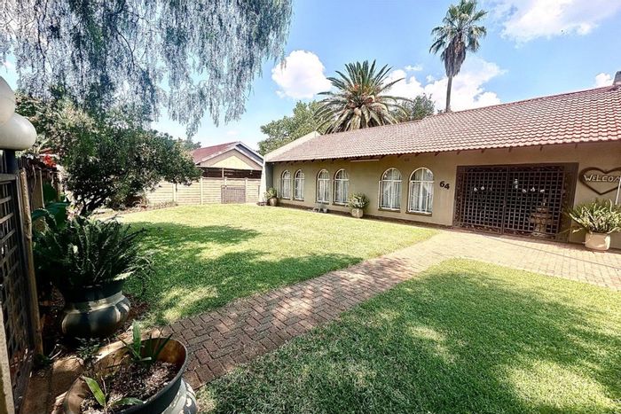 Arcon Park House For Sale: 3 Bedrooms, Pool, Lapa, Double Garage, Wendy House.