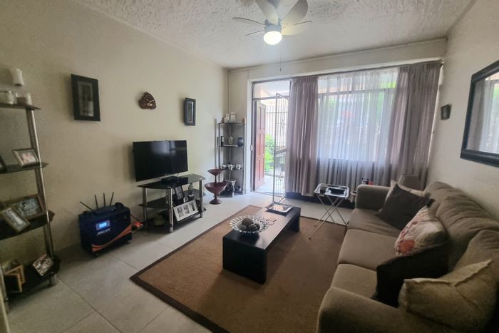 Chiselhurst Apartment To Rent: 2 Bedrooms, private garden, utilities included.