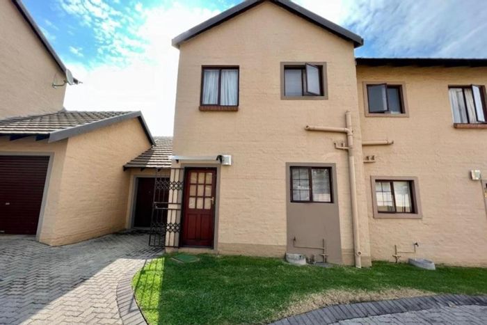 For Sale: Townhouse in Summerset with private garden, garage, and security amenities.