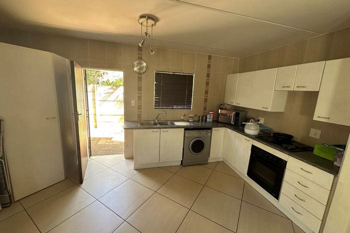 2-Bedroom Townhouse in Sonneglans For Sale with Private Yard and Double Carport.