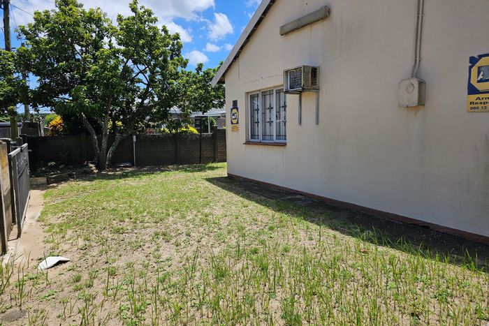 Brackenham House For Sale: 3 bedrooms, spacious layout, storage room access.