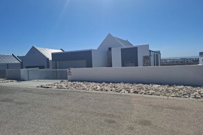 House for Sale in Saldanha Central: 3 Bedrooms, spacious living, secure garage.